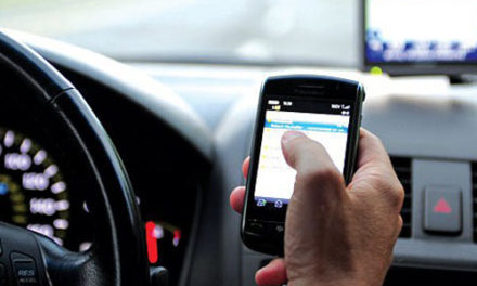 Inasprimento delle sanzioni per chi viene sorpreso alla guida col cellulare