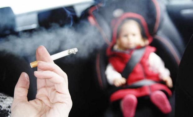 Multa di 110 Euro per chi viene sorpreso a fumare in auto