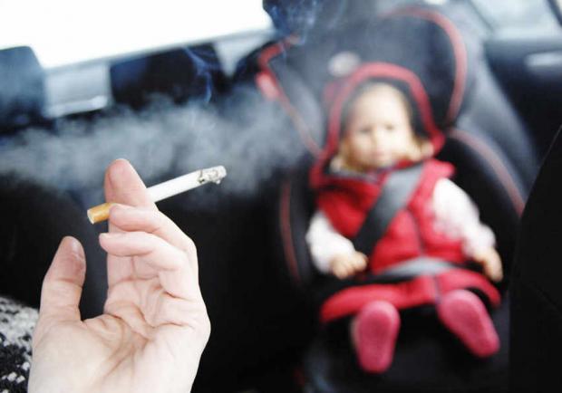 Multa di 110 Euro per chi viene sorpreso a fumare in auto