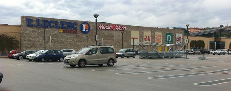 Incidente nel parcheggio del centro commerciale: quali norme sono applicabili?